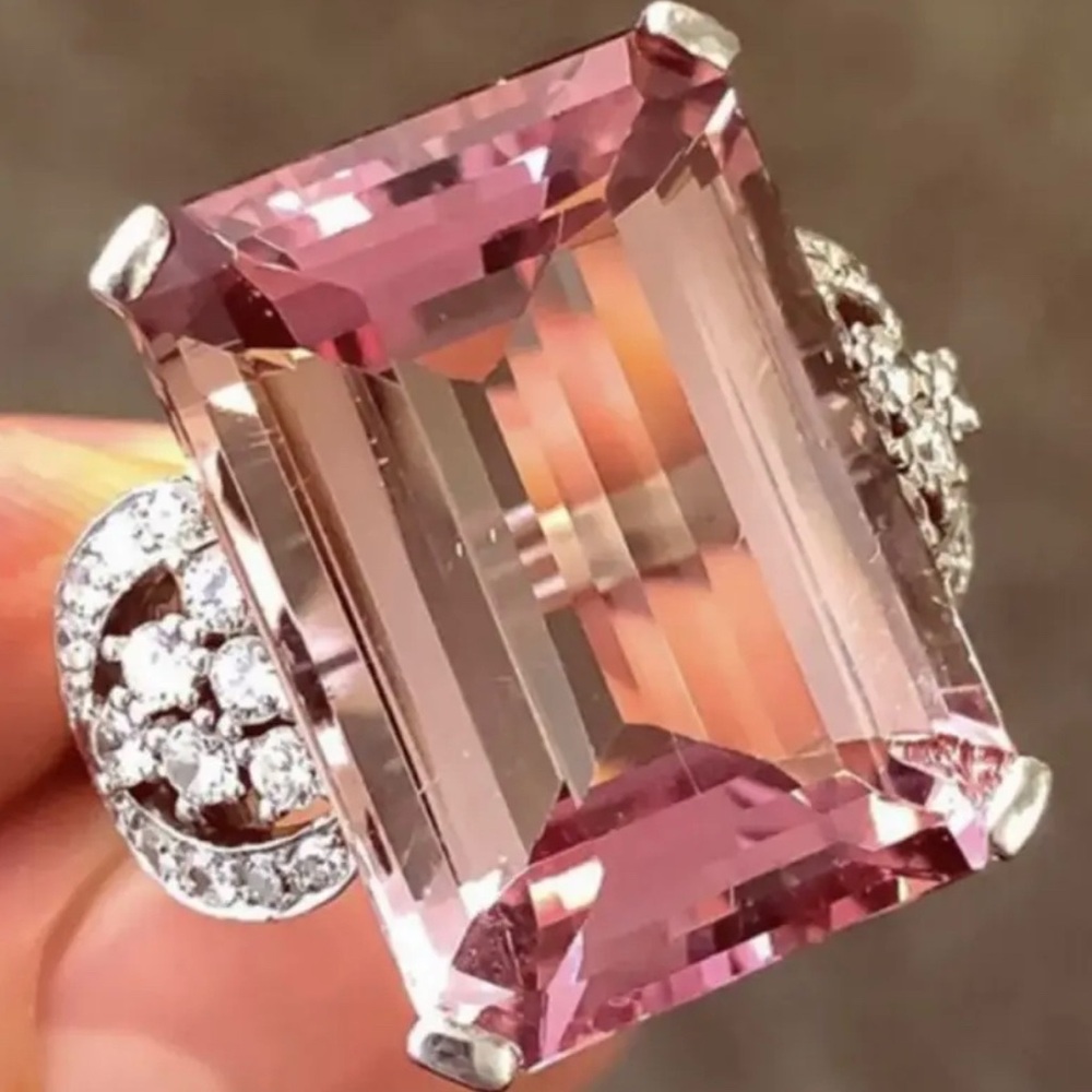 Elegant Cubic Zirconia Cocktail Ring - Luxurious  NWT Sz 7, 8, 9 available - Picture 4 of 4